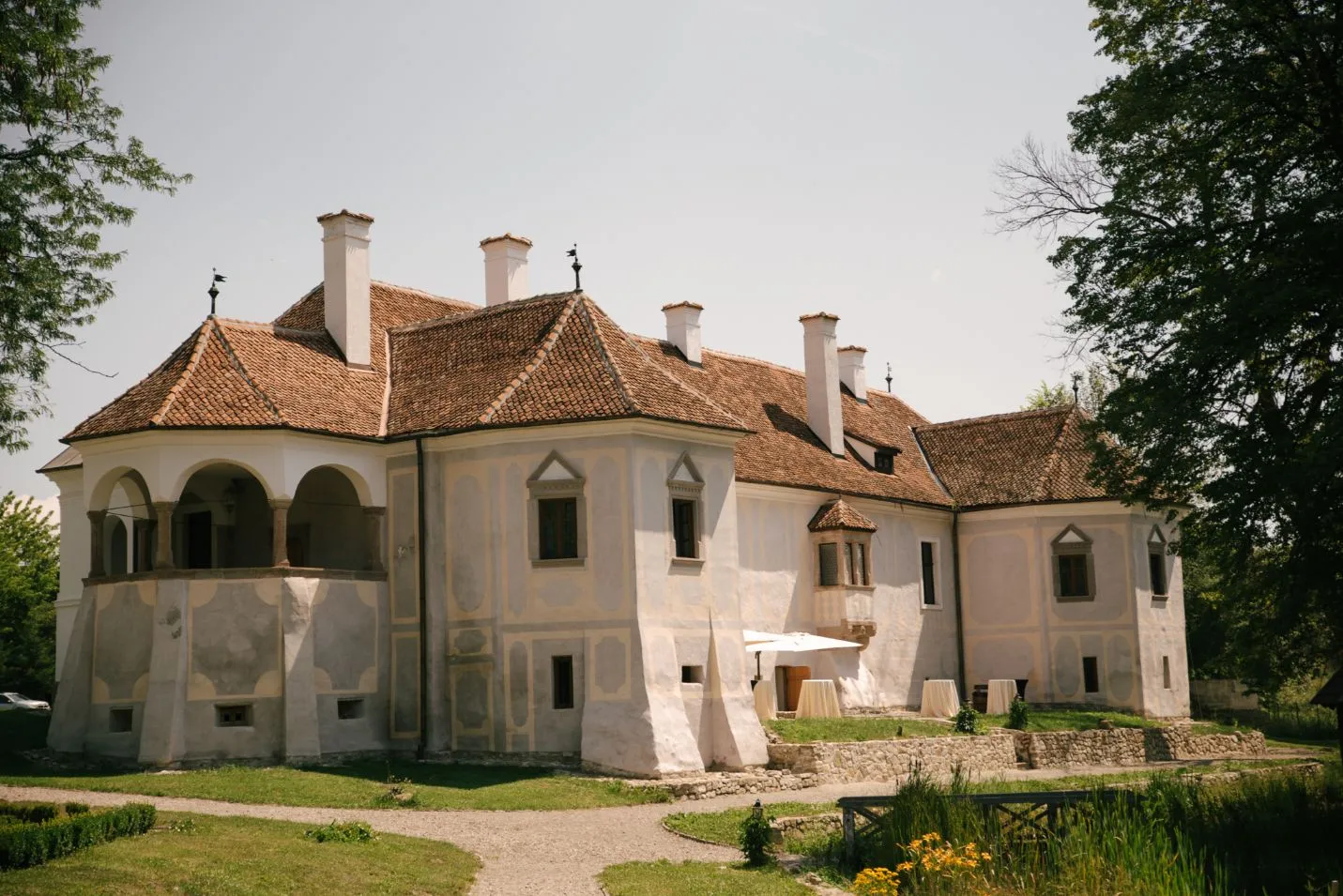 Miklósvár Castle and its garden in daylight
